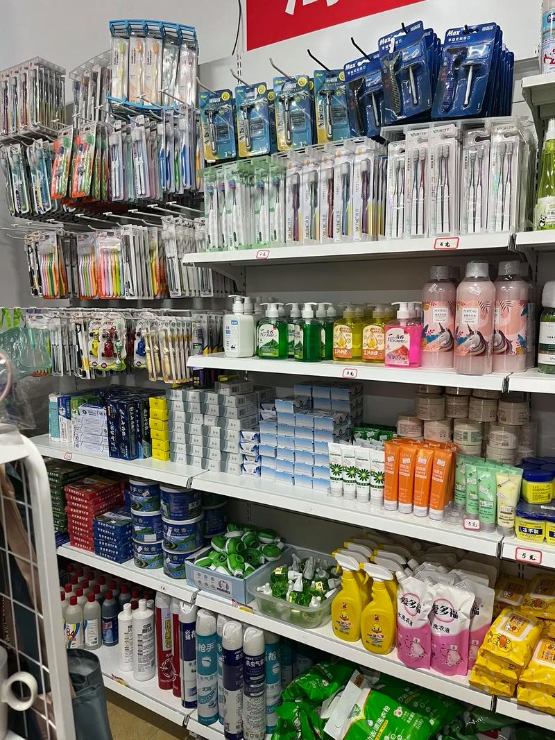 实体店铺诚信经营之道 日用品、饰品与学生用品的综合百货服务